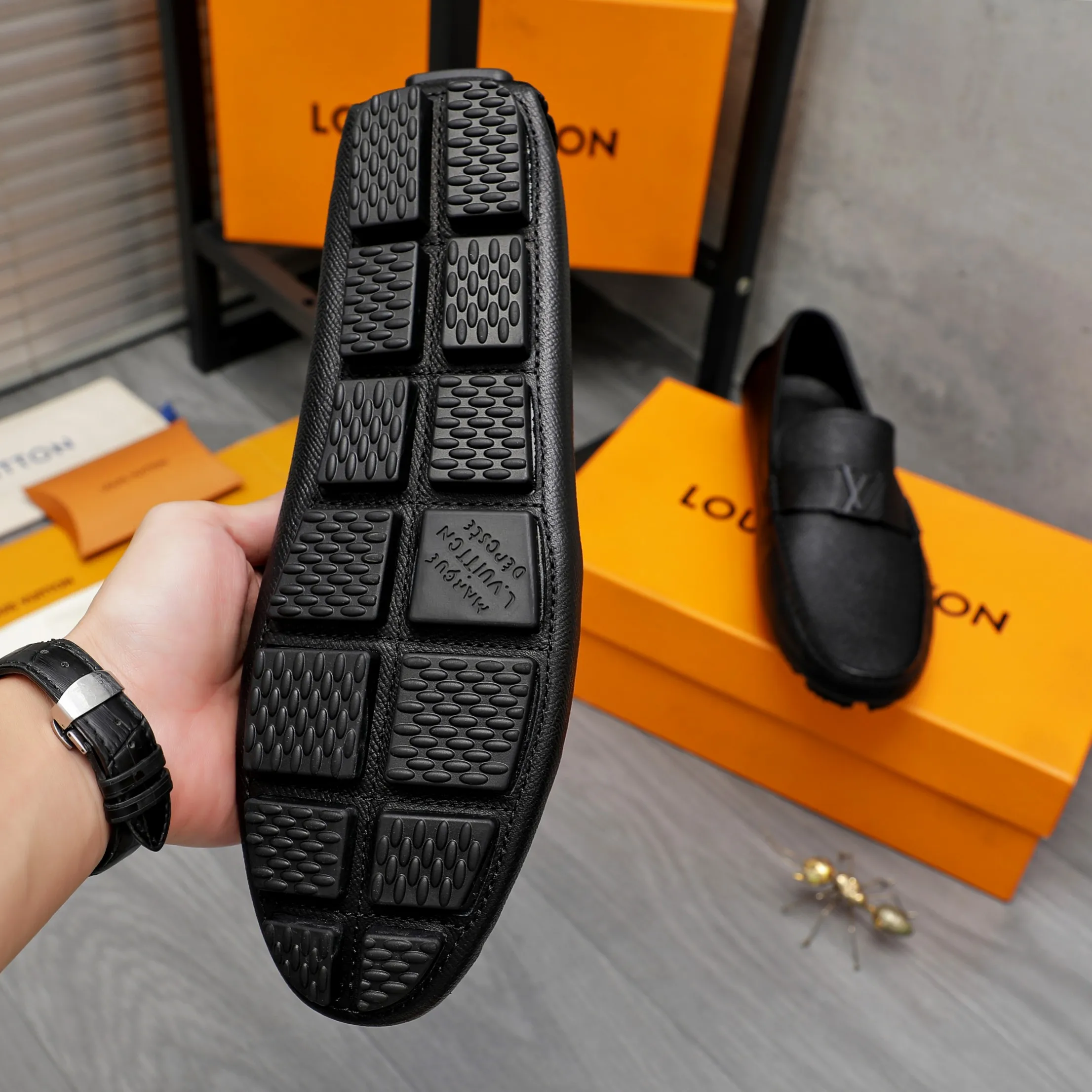 Men's shoes💰400 Product trademark: LV "Louis Vuitton" casual slip-on shoes Regular size: 38-45 (45 is custom-made and non-returnable) Product materials: Selected pebbled cowhide upper, pigskin lining, rubber outsole